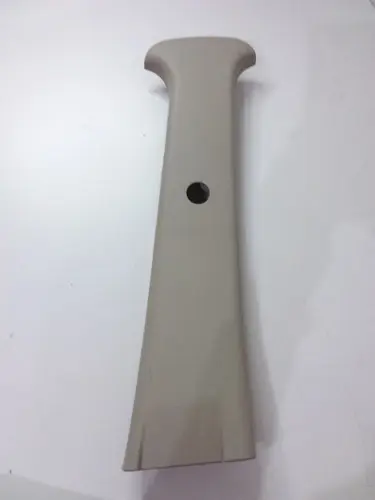 Moldura Superior Coluna Central Direita Nissan Livina 2010