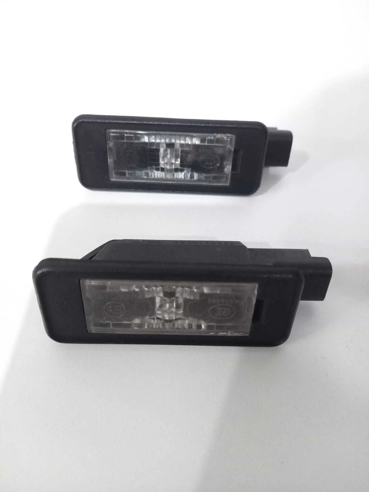 Lanternas Luz Placa Traseira Peugeot 208 2012 2013 2014 2015