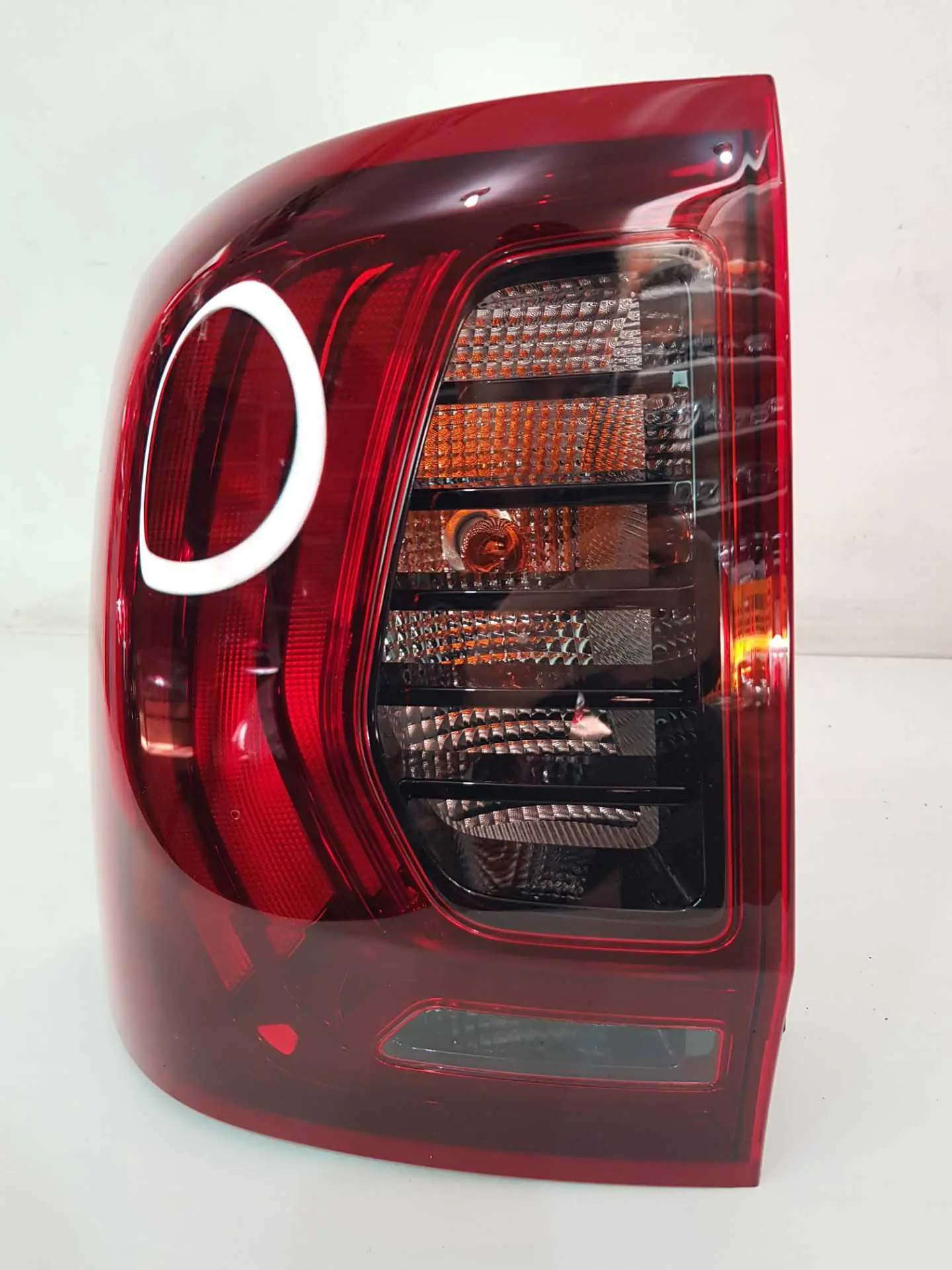 Lanterna Traseira Esquerda Renault Oroch 2016 a 2020