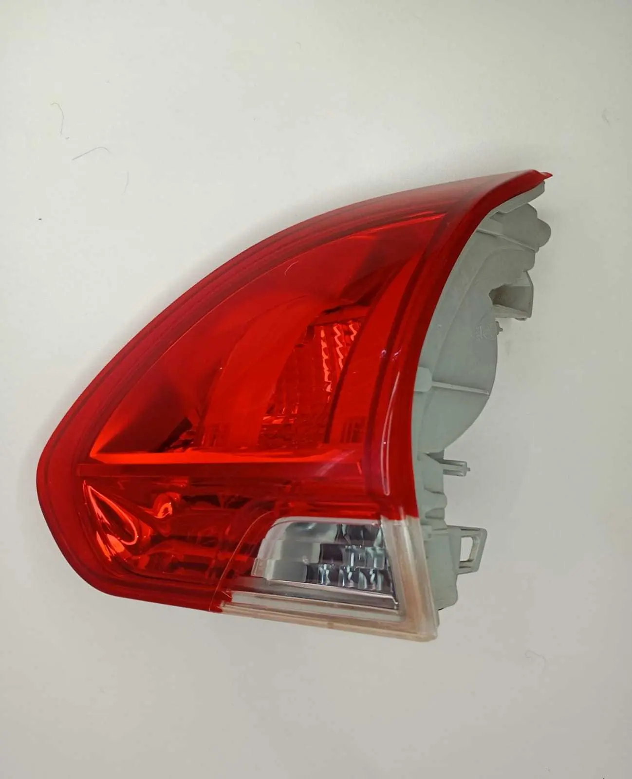 Lanterna Tampa Lado Direito Peugeot 2008 2015 2016 2017 2018