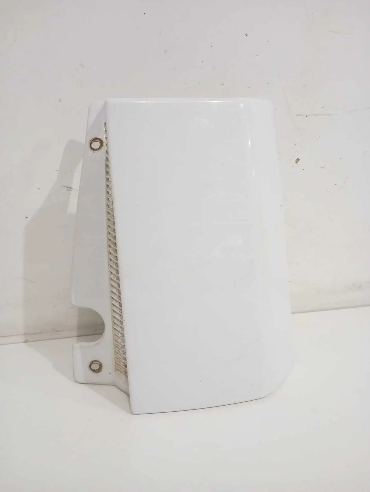 Moldura Inferior Lanterna Direita Gm Meriva 2003 À 2012