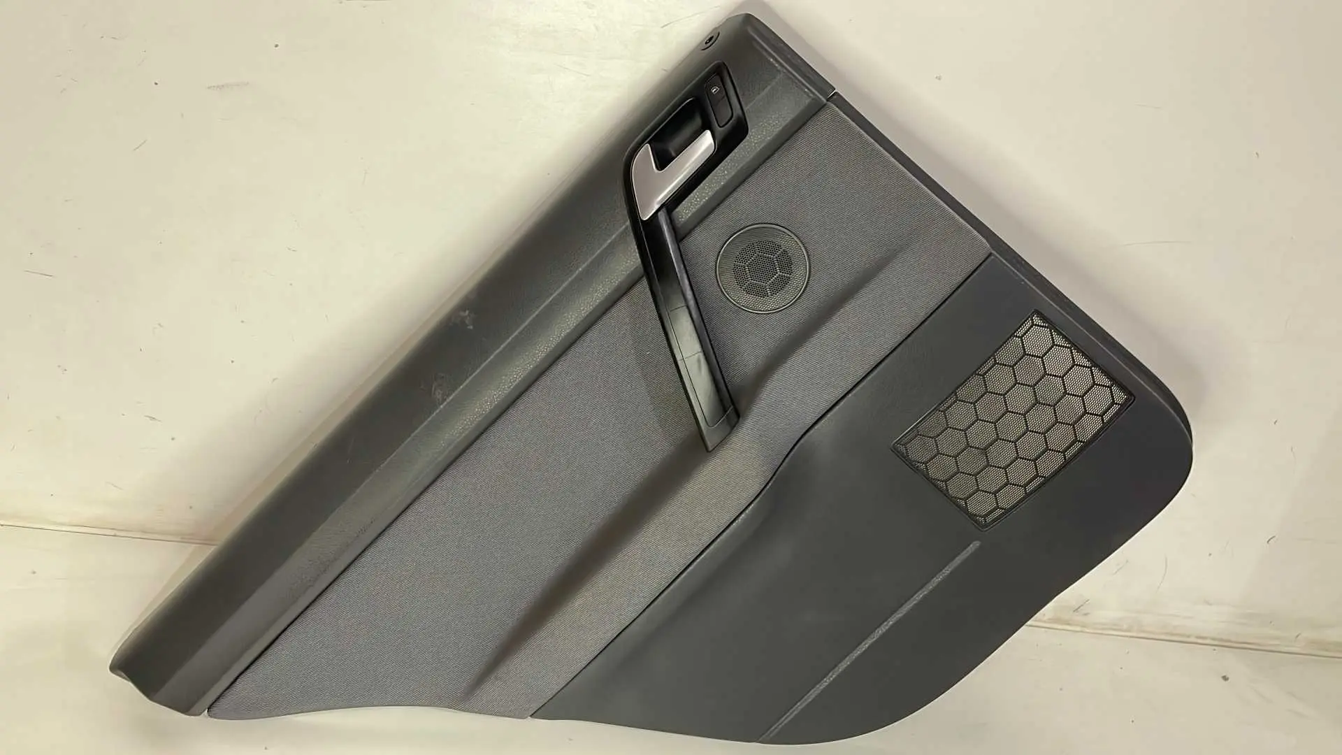 FORRO PORTA TRASEIRO ESQUERDO POLO SEDAN 2008 A 2012