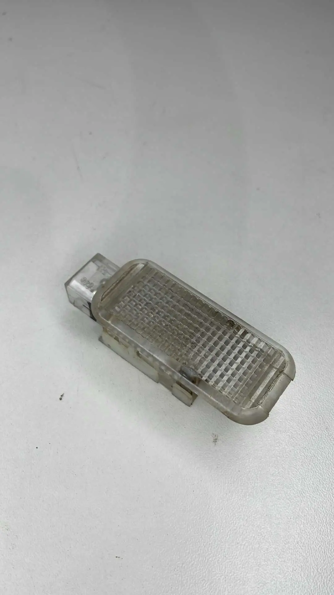 LUZ CORTESIA PORTA AUDI A3 SPORTBACK 2006 2007 2008 2009