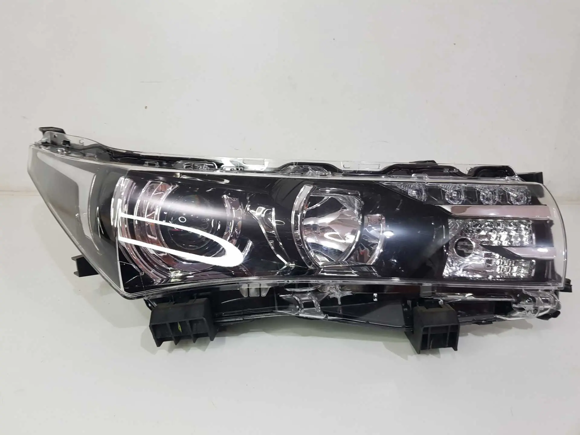 FAROL DIREITO TOYOTA COROLLA 2015 2016 LED GLOBO OPTICO