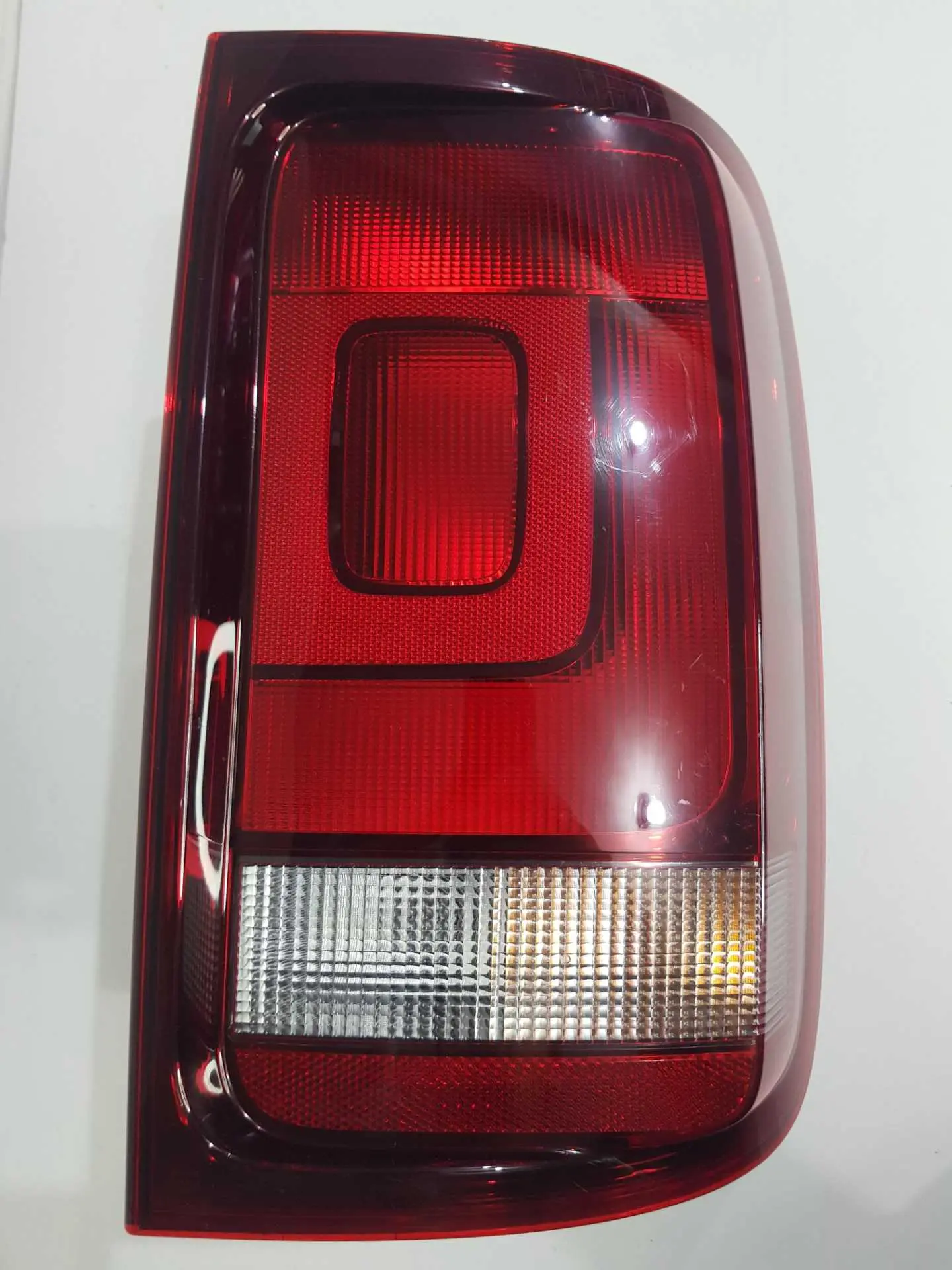 LANTERNA DIREITA FUME AMAROK V6 2019 2020 2021 2022 2023