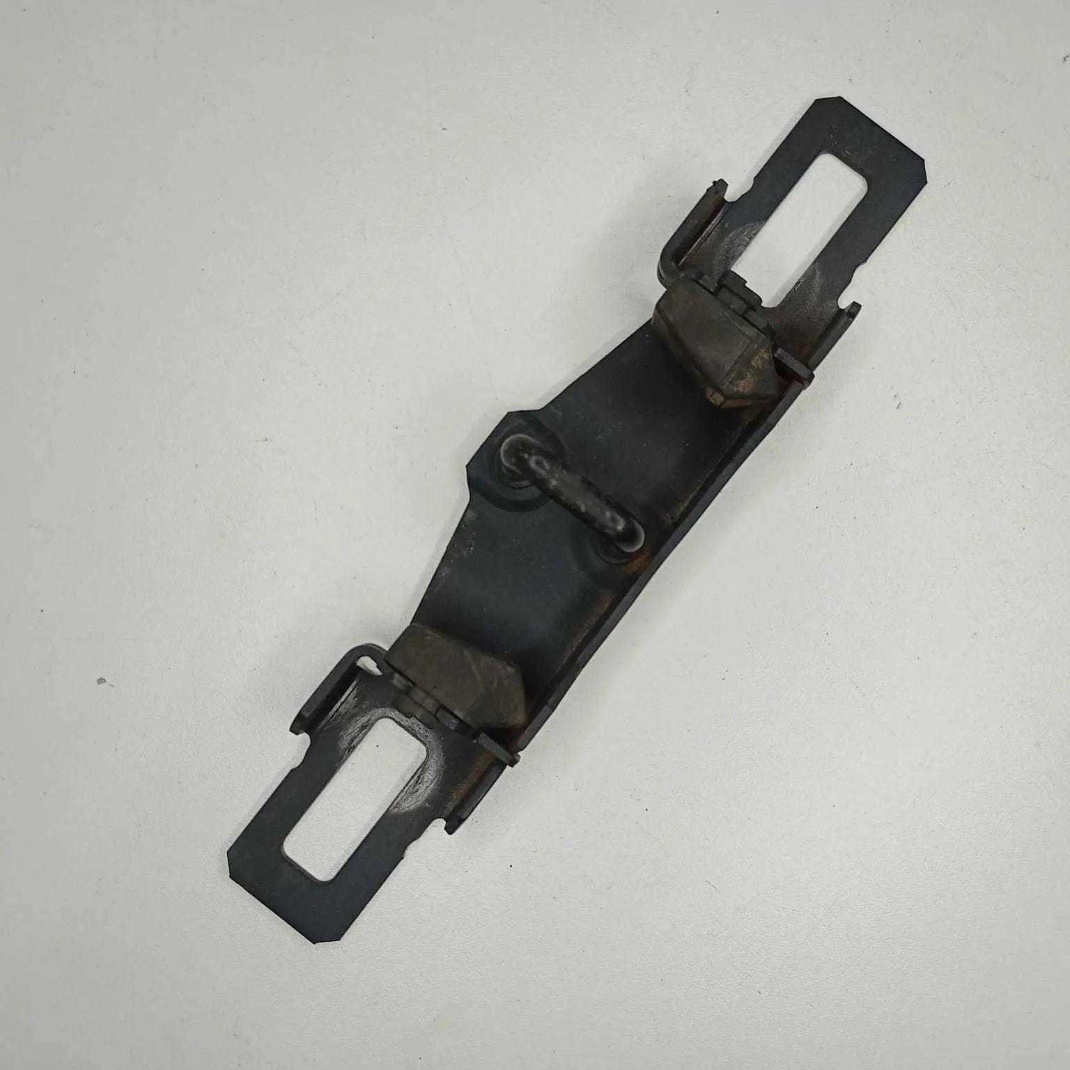 Batente Da Fechadura Tampa Traseira Volvo Xc60 2012 À 2015
