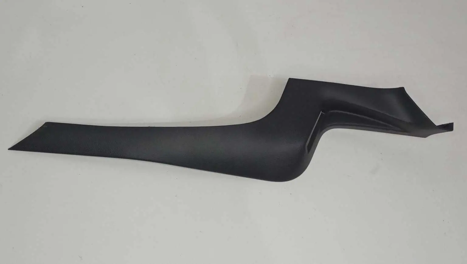 Moldura Esquerda Coluna Tras Ford New Fiesta Mex Sedan 2011