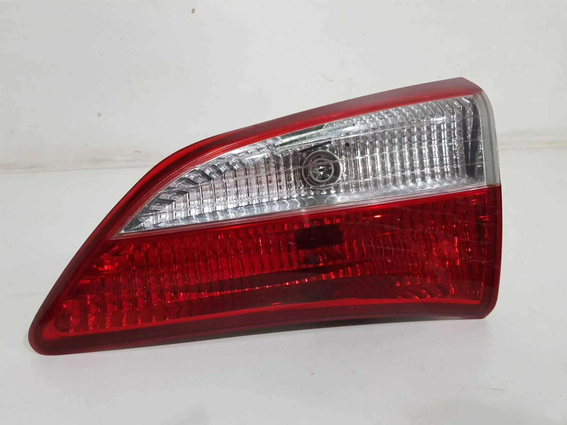 LANTERNA TRASEIRA DIREITA HYUNDAI HB20 HATCH 2013 A 2015