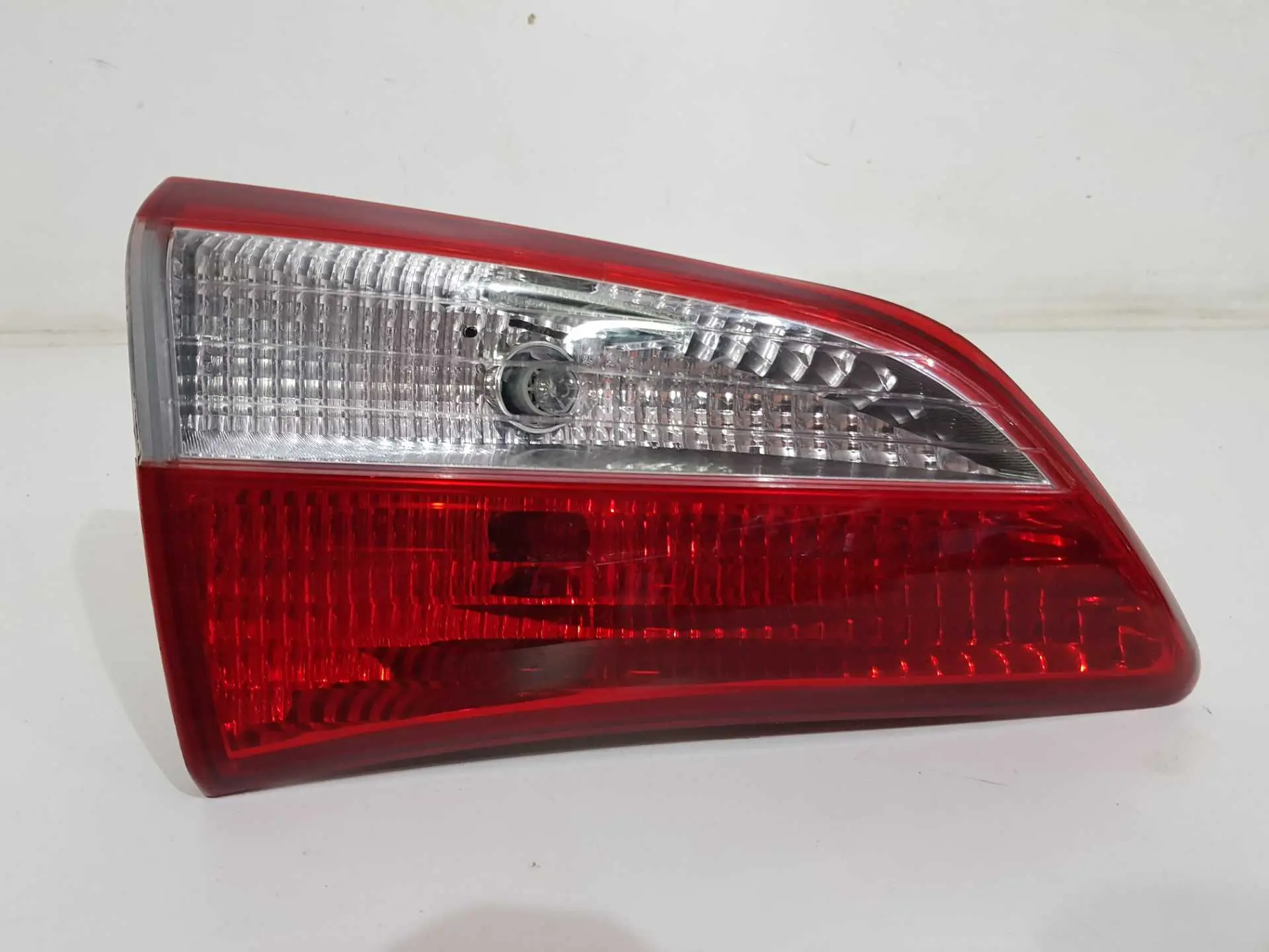 LANTERNA TRASEIRA ESQUERDA TAMPA HB20 HATCH 2013 A 2015