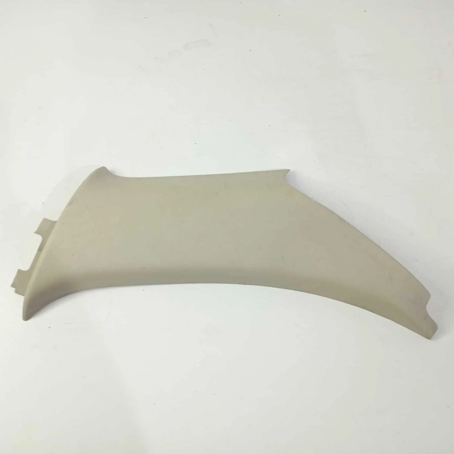 Moldura Coluna Traseira Direita Volvo Xc60 T5 2.0 2011 2015