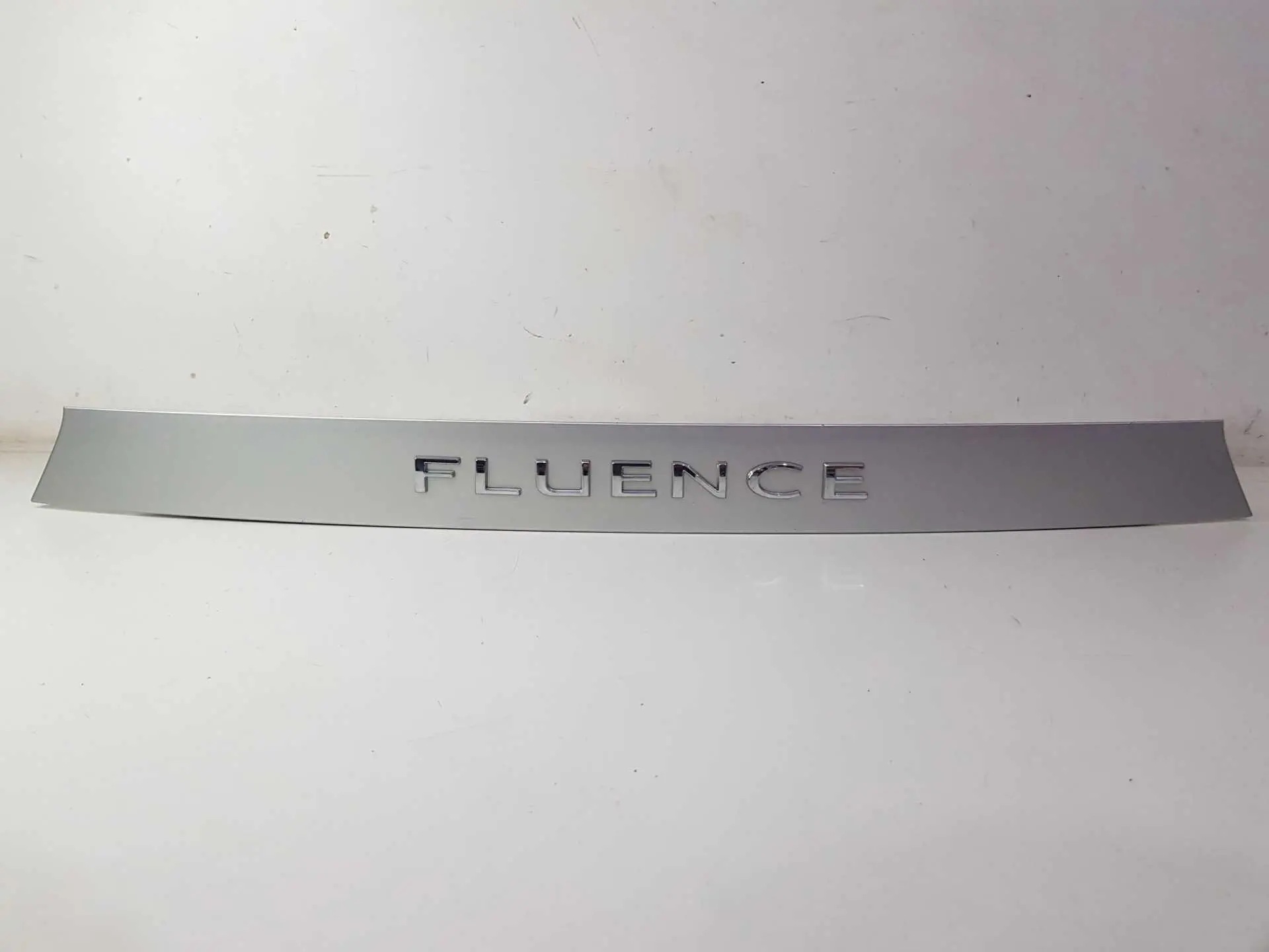 MOLDURA LUZ DE PLACA TAMPA TRASEIRA FLUENCE 2011 A 2015