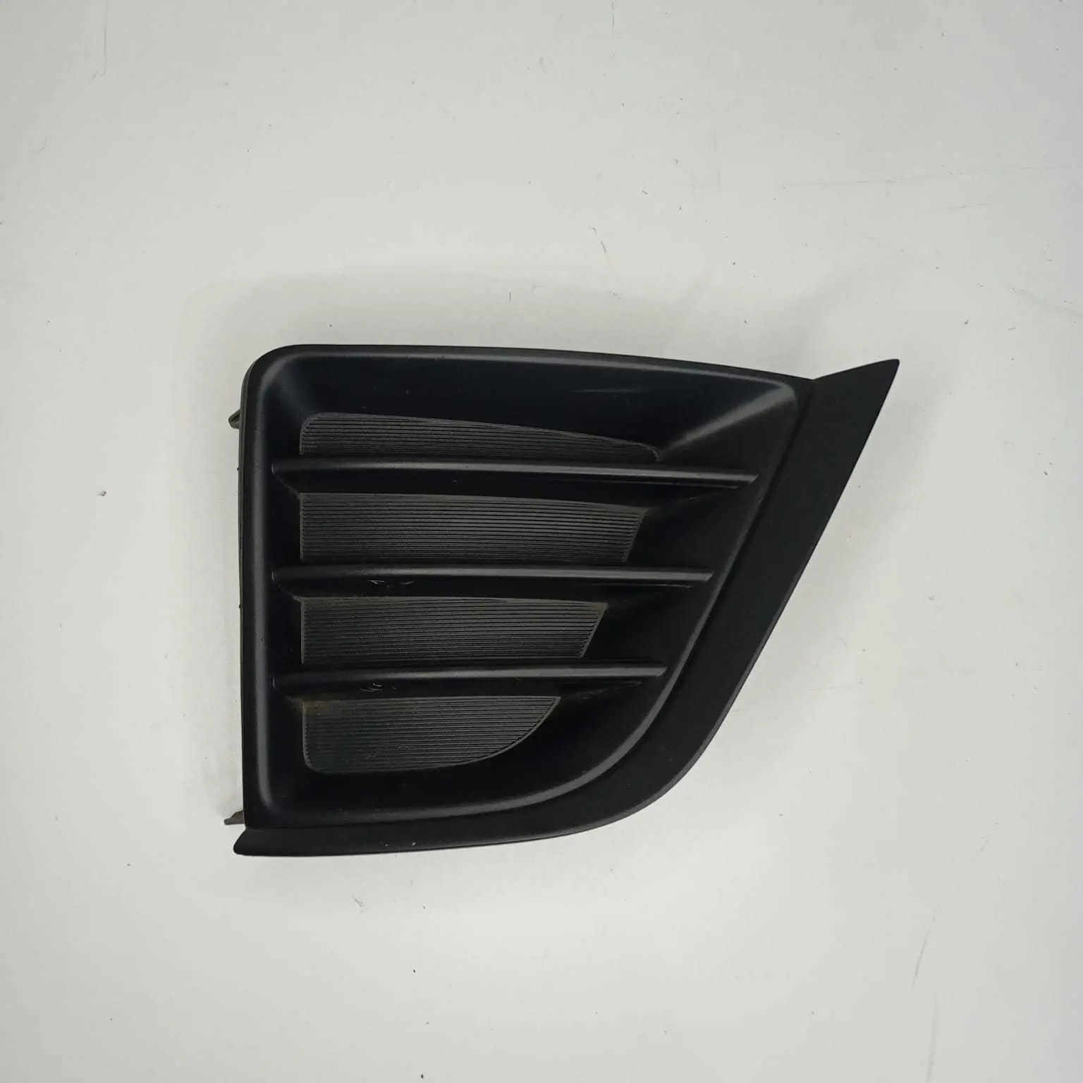 Moldura Farol Milha Lado Direito Corolla 2015 2016 2017