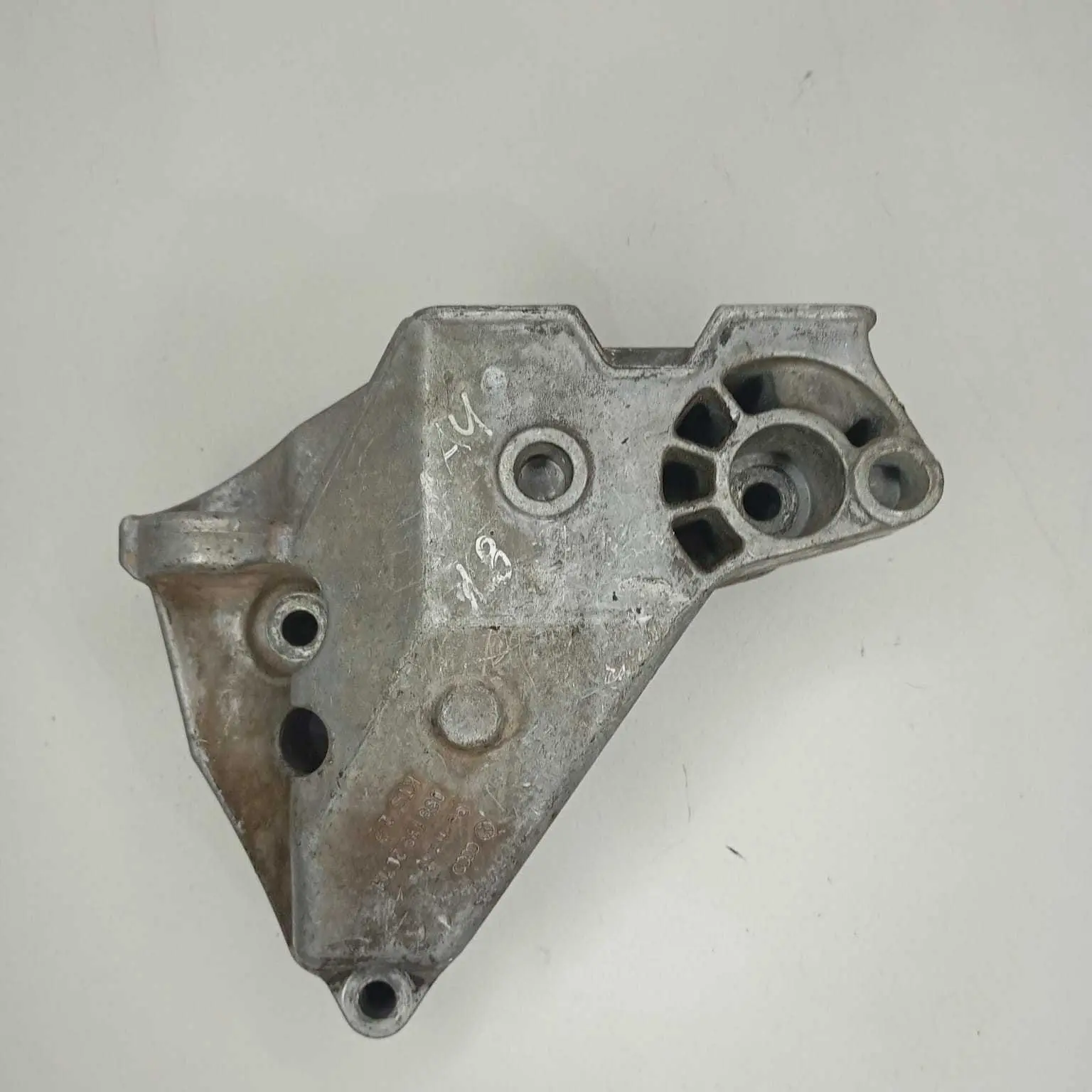 Suporte Motor Lado Direito Audi A4 Avant 2006 2007 Detalhe