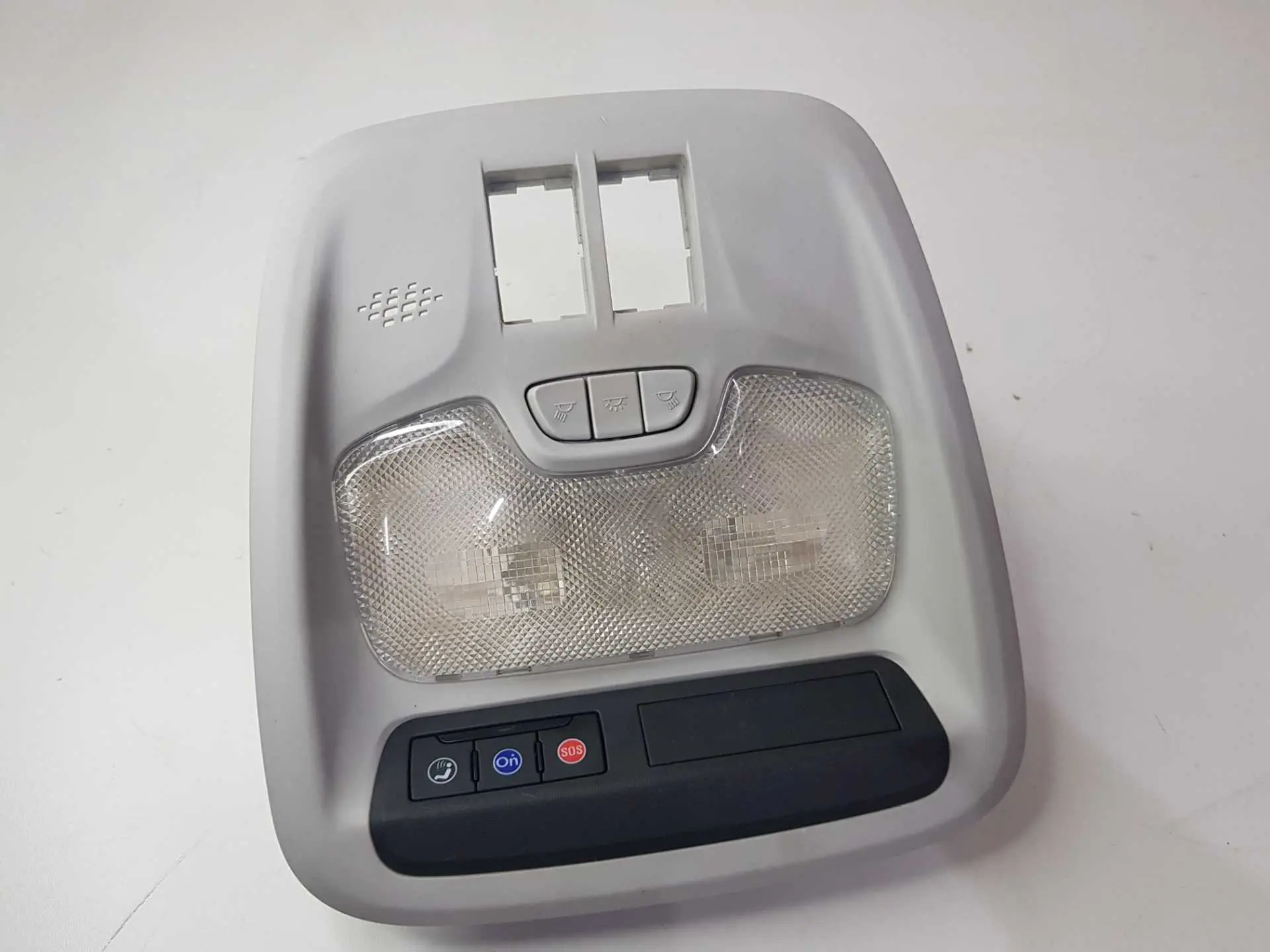 LUZ DE CORTESIA TETO TRACKER 2022 2023 2024