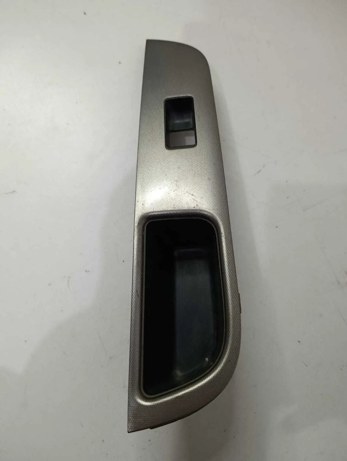 Moldura Puxador Traseiro Esquerdo Nissan Tiida 11 2012 2013