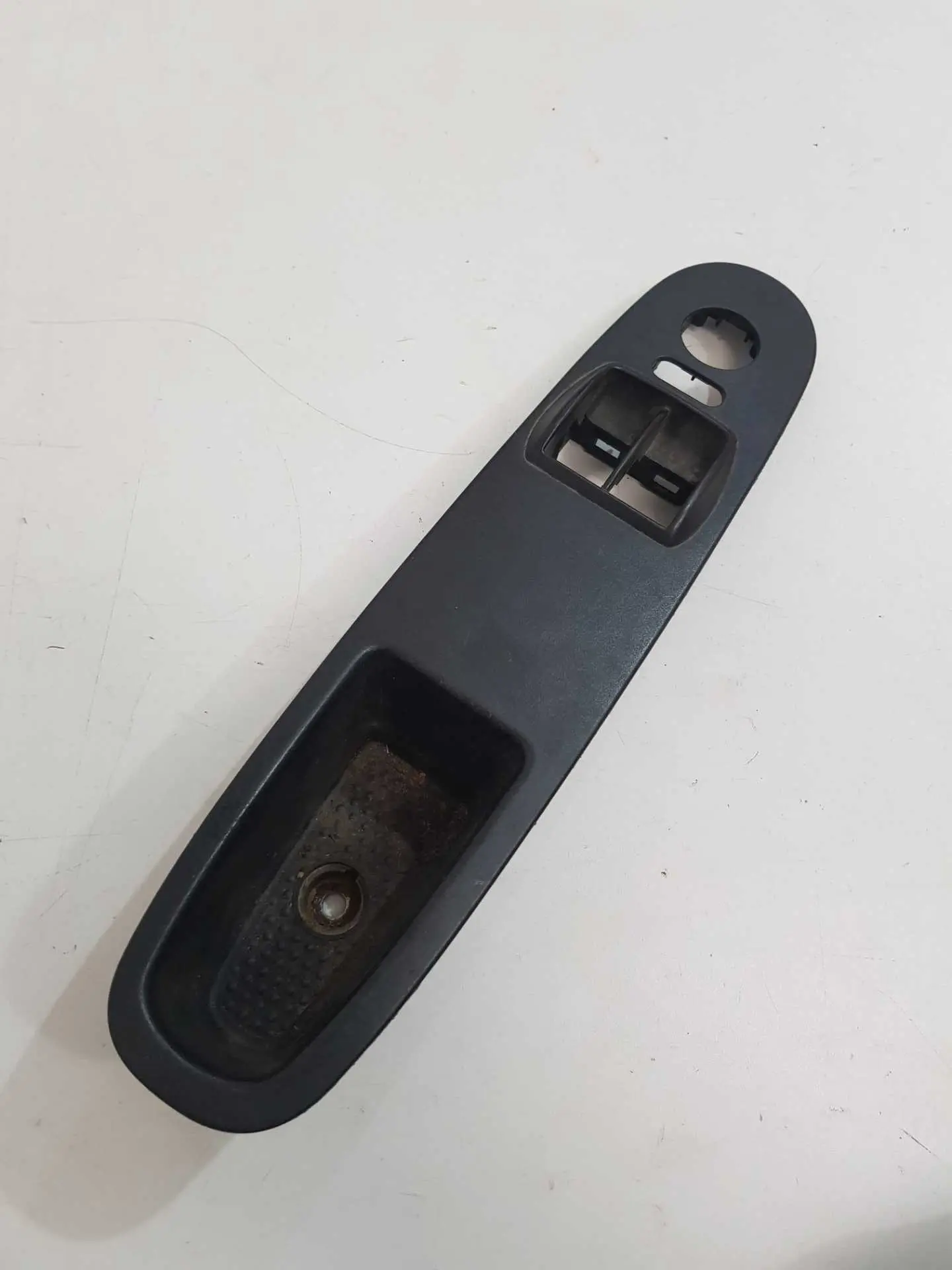 Moldura Botao Vidro Diant Esquerdo Punto Linea 2010 A 2017