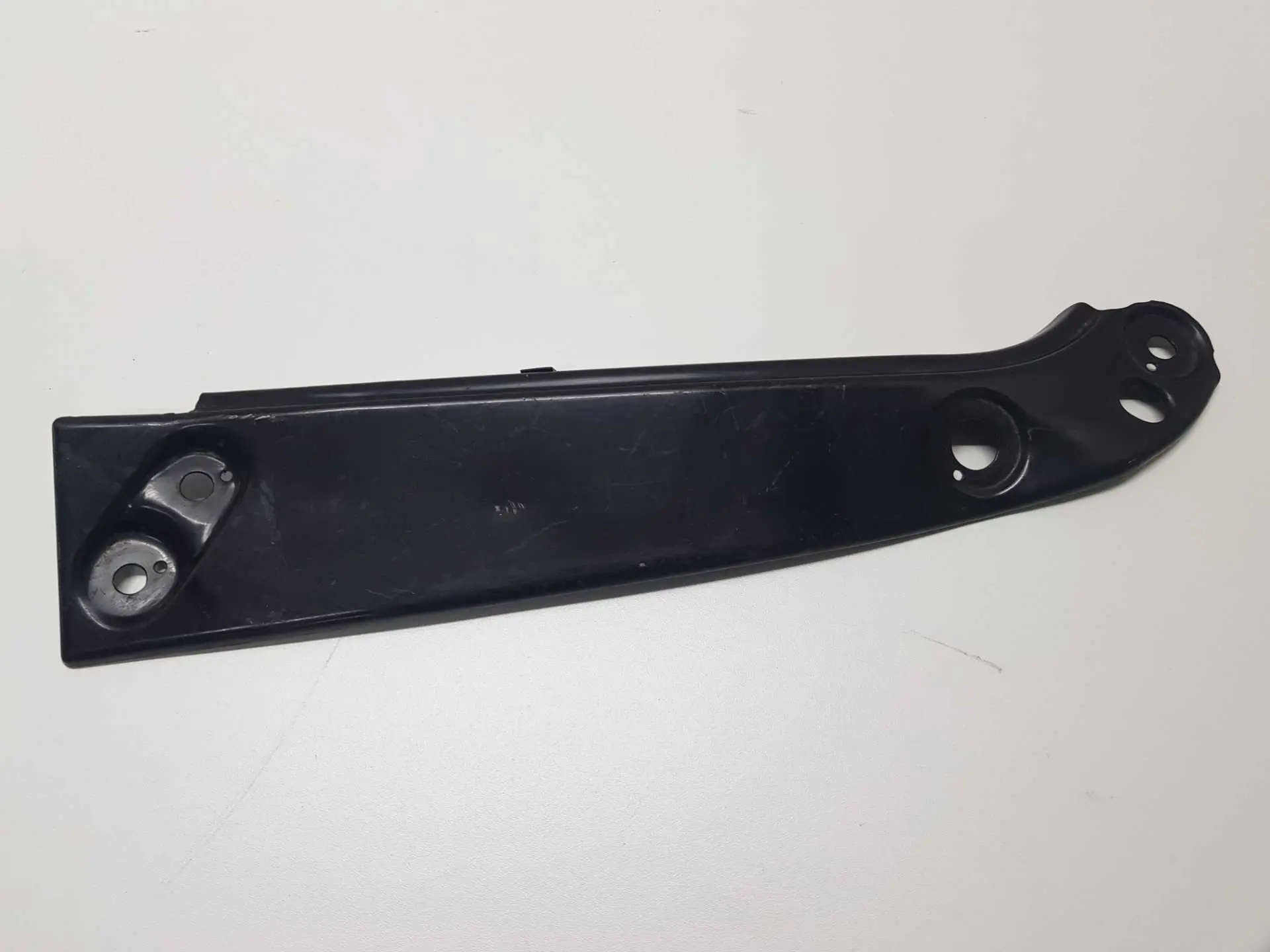 SUPORTE FAROL ESQUERDO VOLKSWAGEN UP! 2014 A 2021