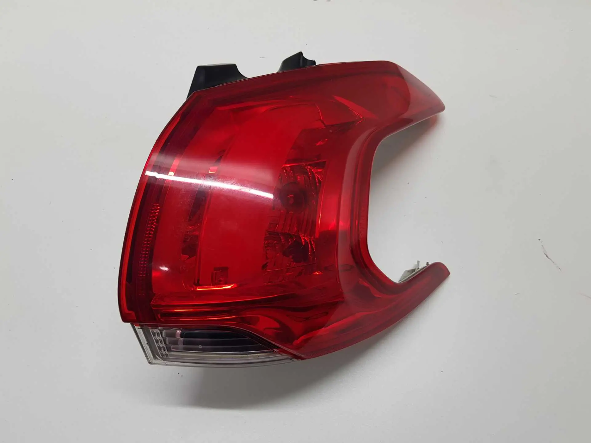 LANTERNA DIREITA PEUGEOT 2008 2015 A 2021 ORIGINAL VALEO