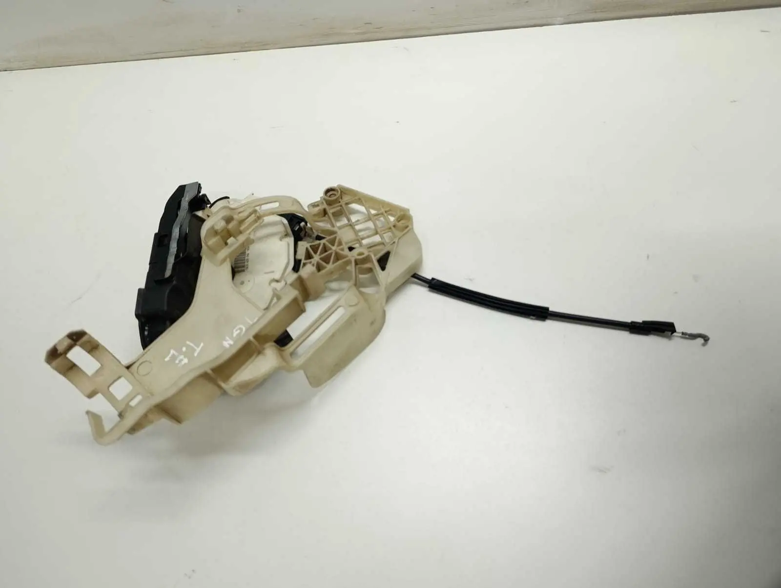 Fechadura Traseira Esquerda Tiguan 2012 2013 2014 2015