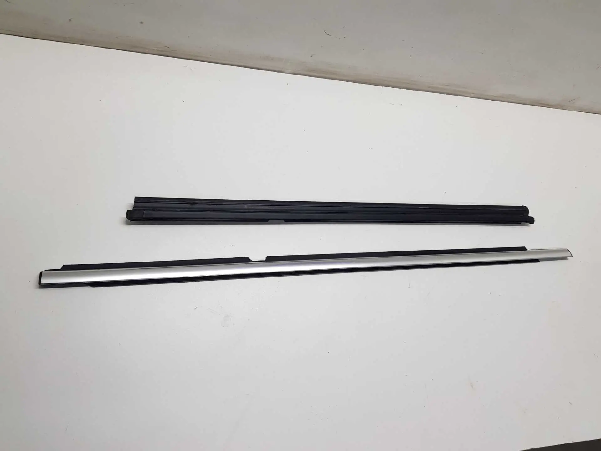 PESTANA CROMADA PORTA TRASEIRA DIREITA TIGUAN 2012 A 2015