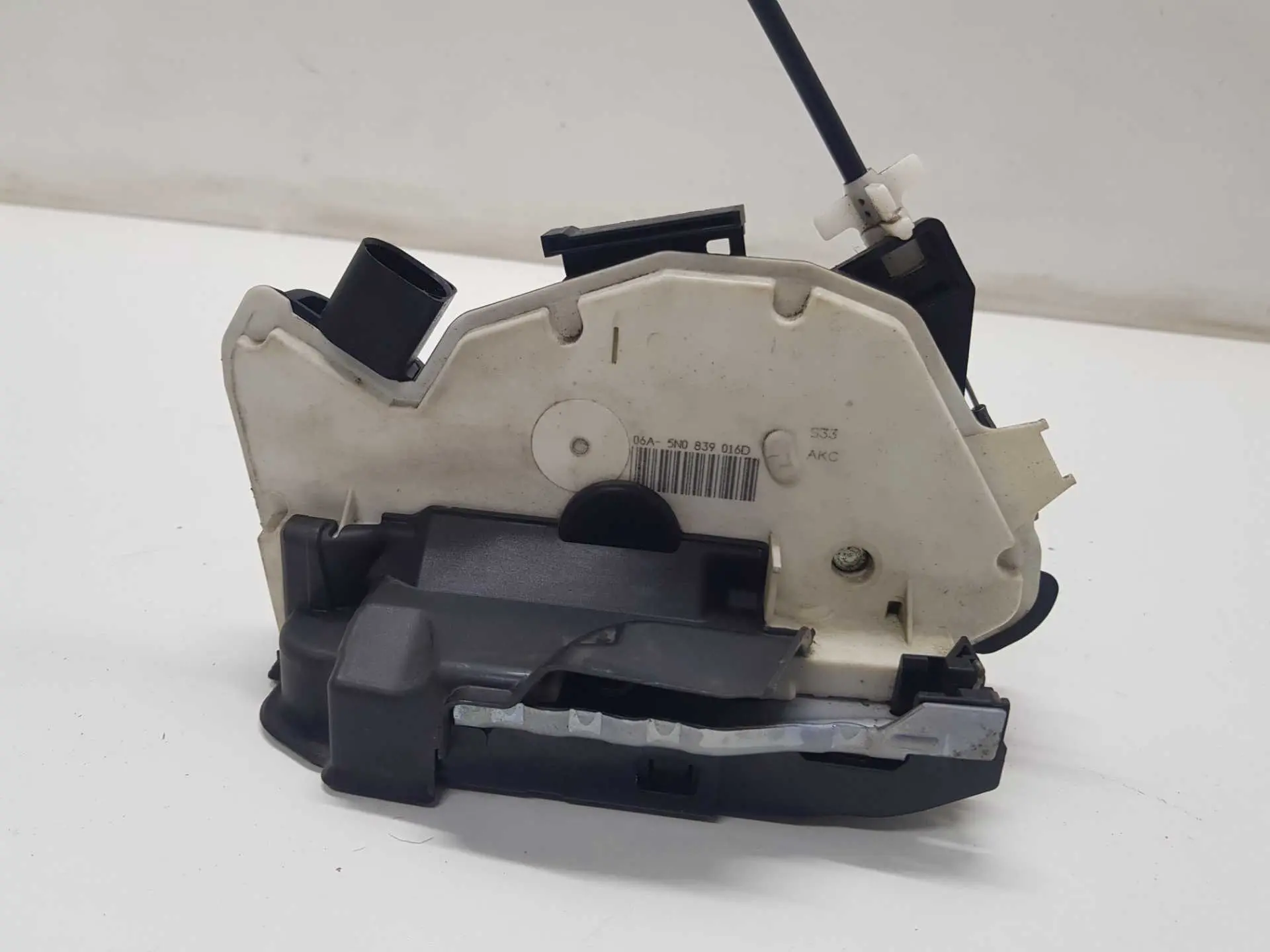 FECHADURA TRASEIRA DIREITA TIGUAN 2012 2013 2014 2015