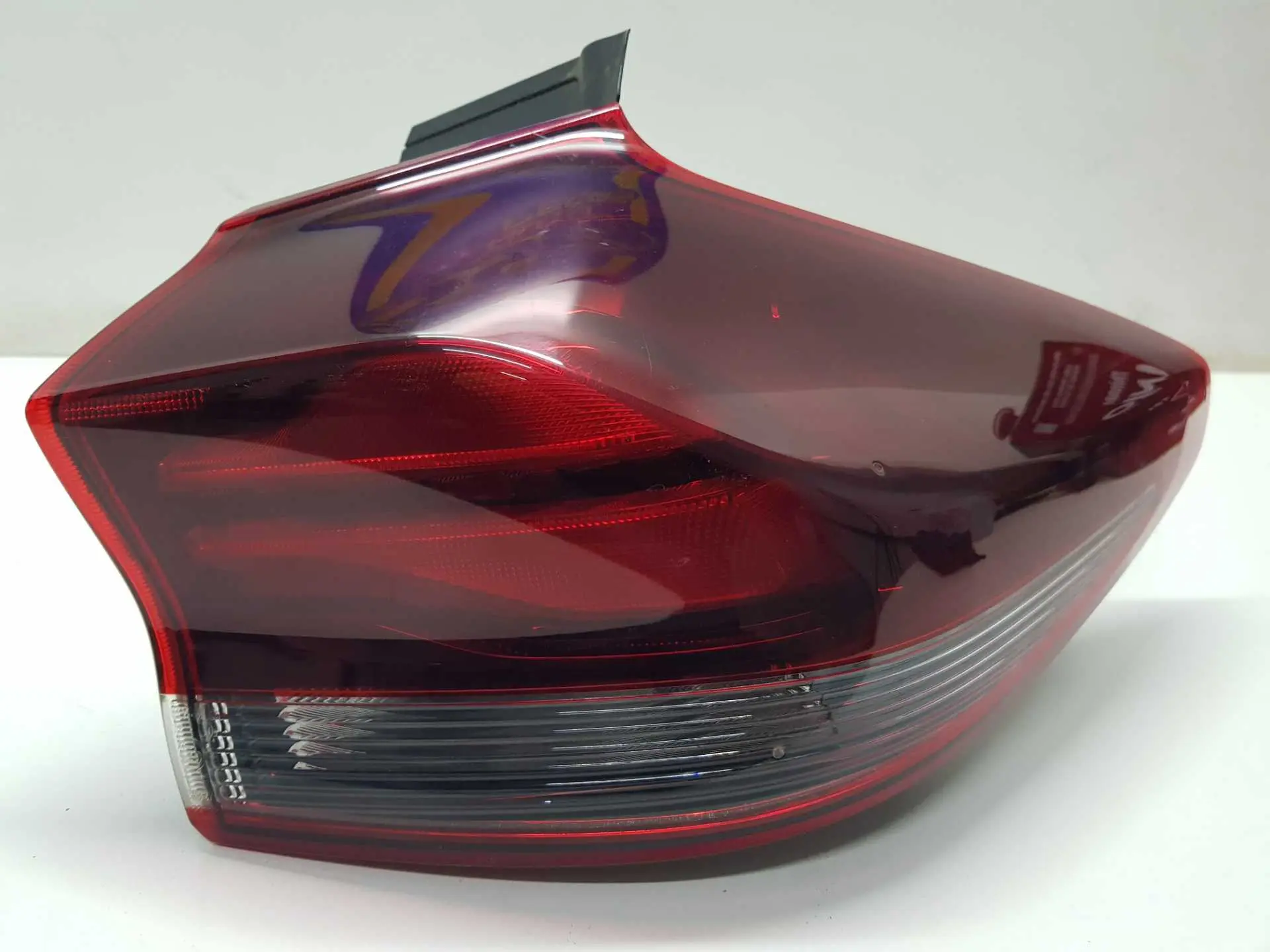 LANTERNA DIREITA TRACKER LT 2021 2022 2023 2024 SEM LED