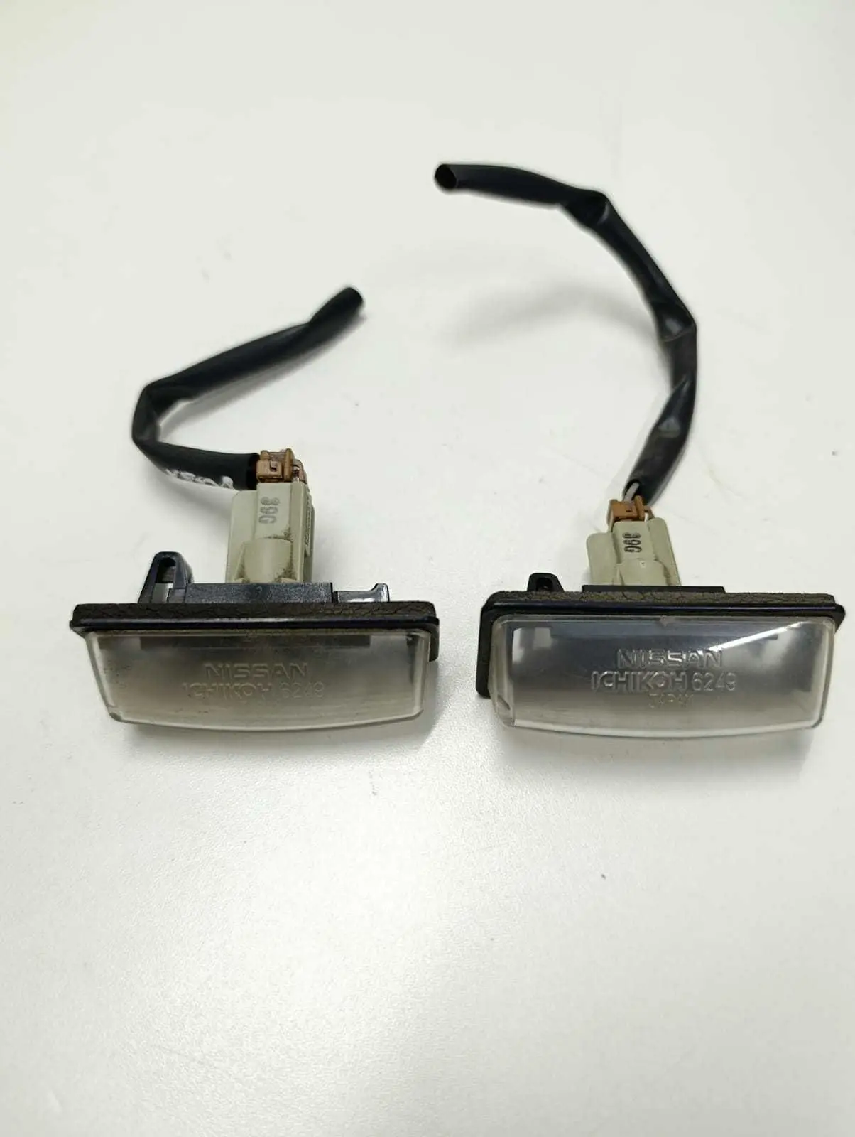 Par Luz Placa Traseira Nissan Sentra 2016 2017 Original
