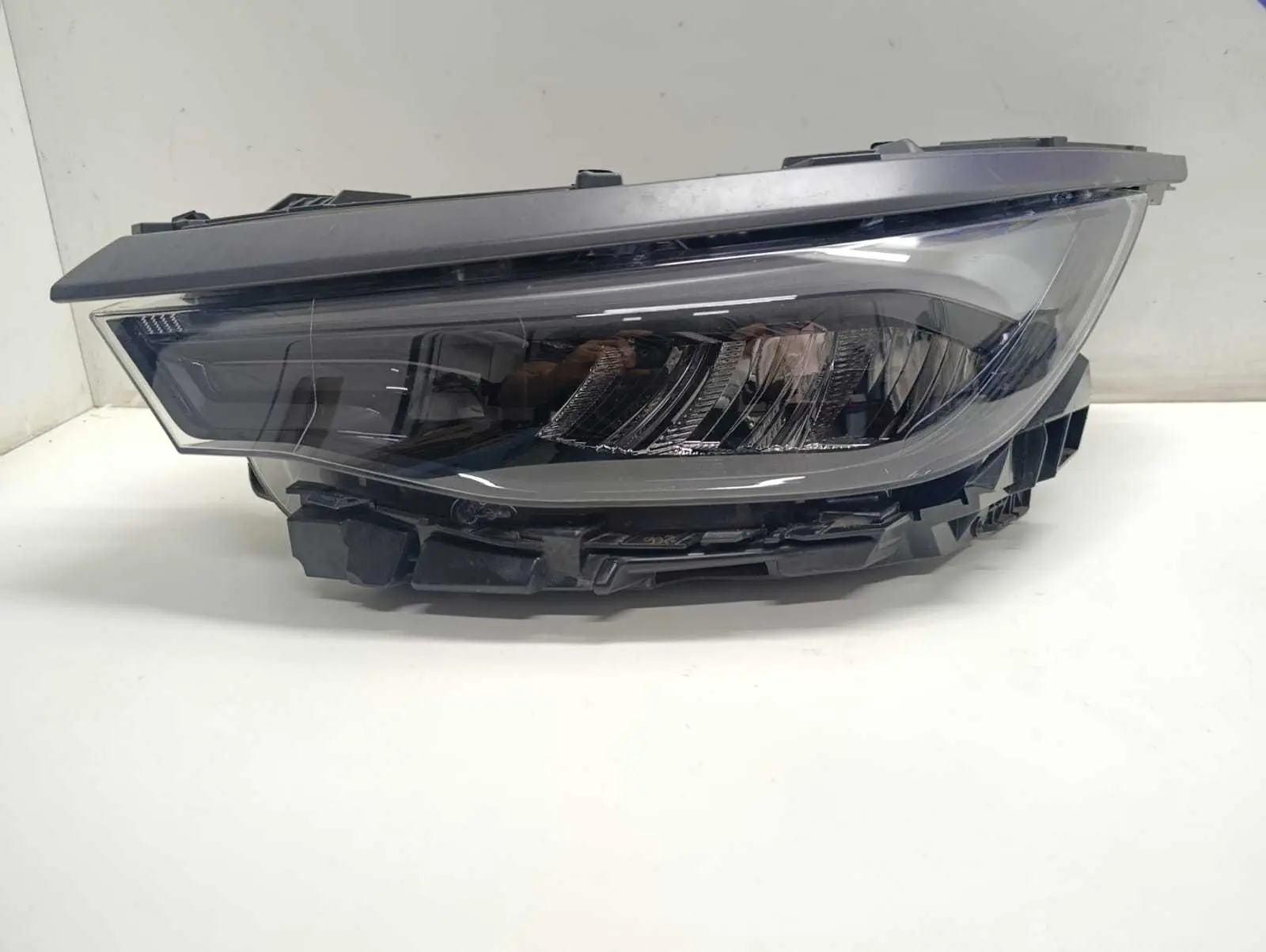 Farol Esquerdo Fiat Fastback 2023 2024 25 Original Detalhe