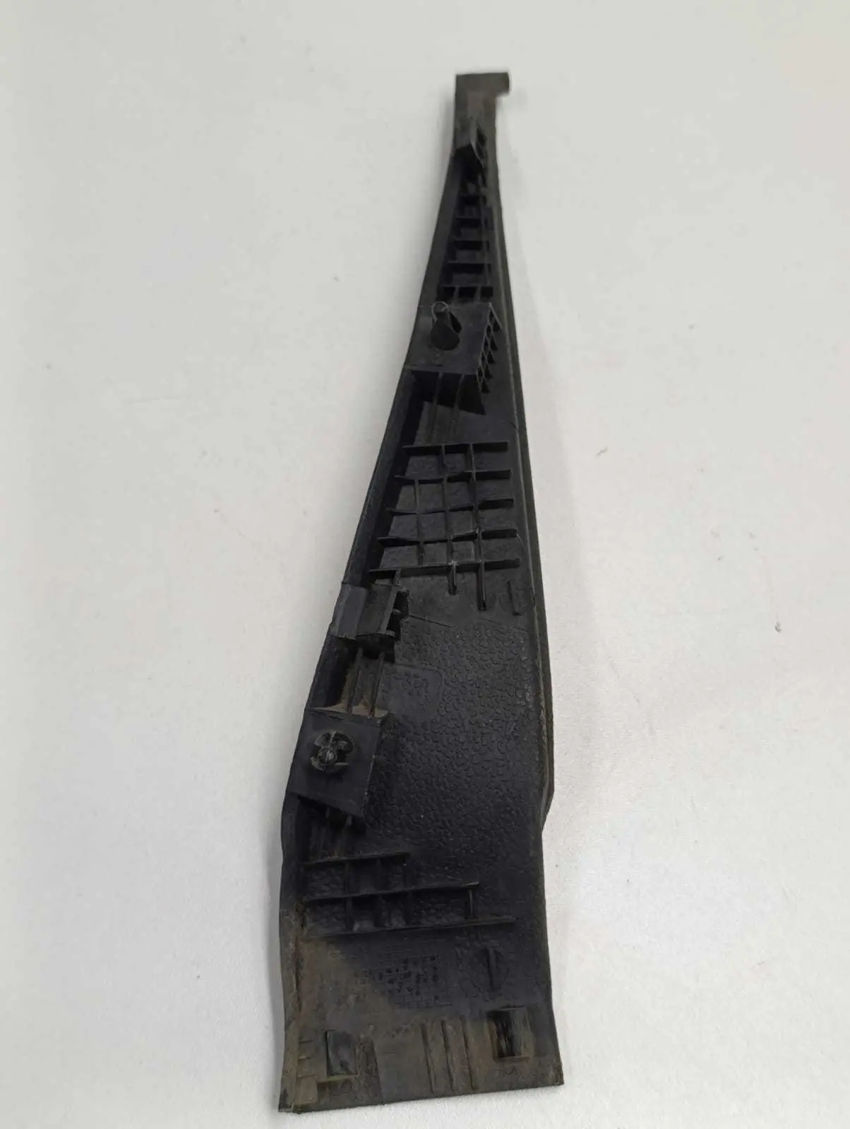 Moldura Lateral Esquerda Churrasqueira Tracker 2021 a 2025