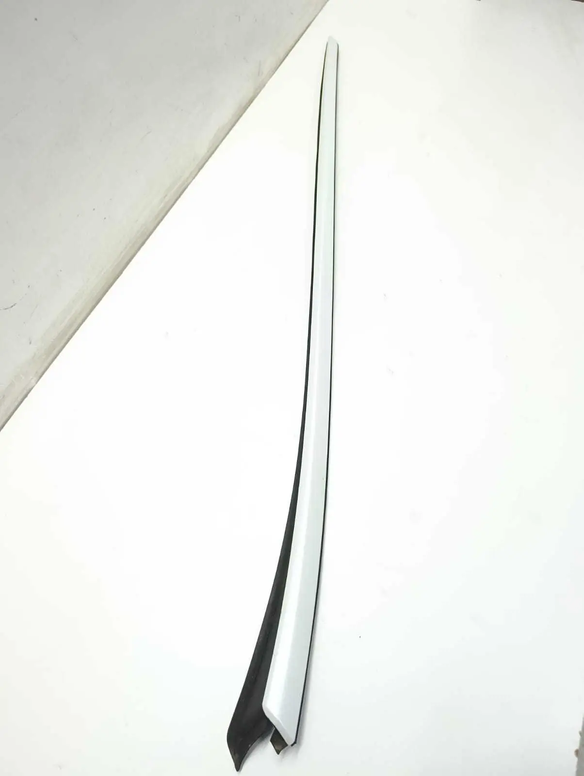 Moldura Friso Lateral Esquerdo Parabrisa Peugeot 3008 15 16