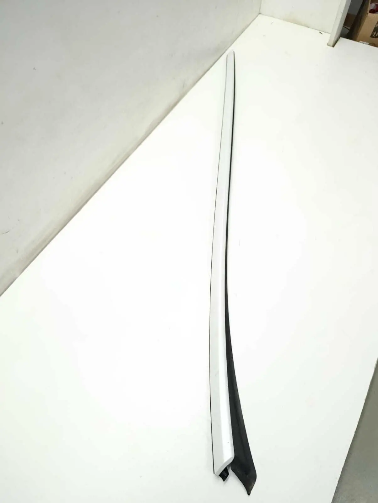 Moldura Friso Lateral Direito Parabrisa Peugeot 3008 15 2016
