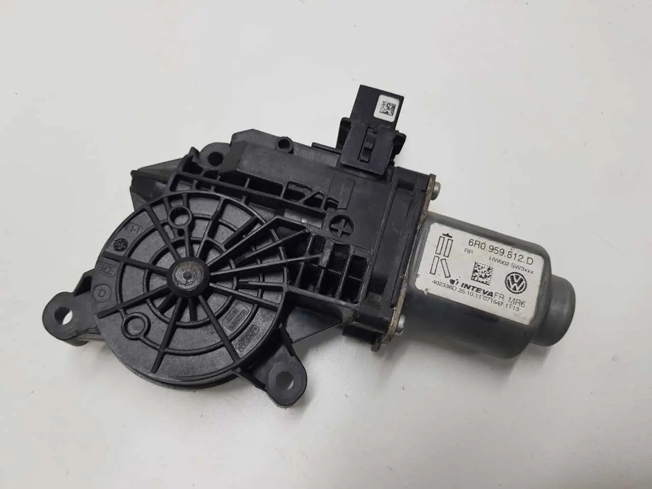 MOTOR VIDRO TRASEIRO DIREITO AMAROK 2011 A 2017 ORIGINAL