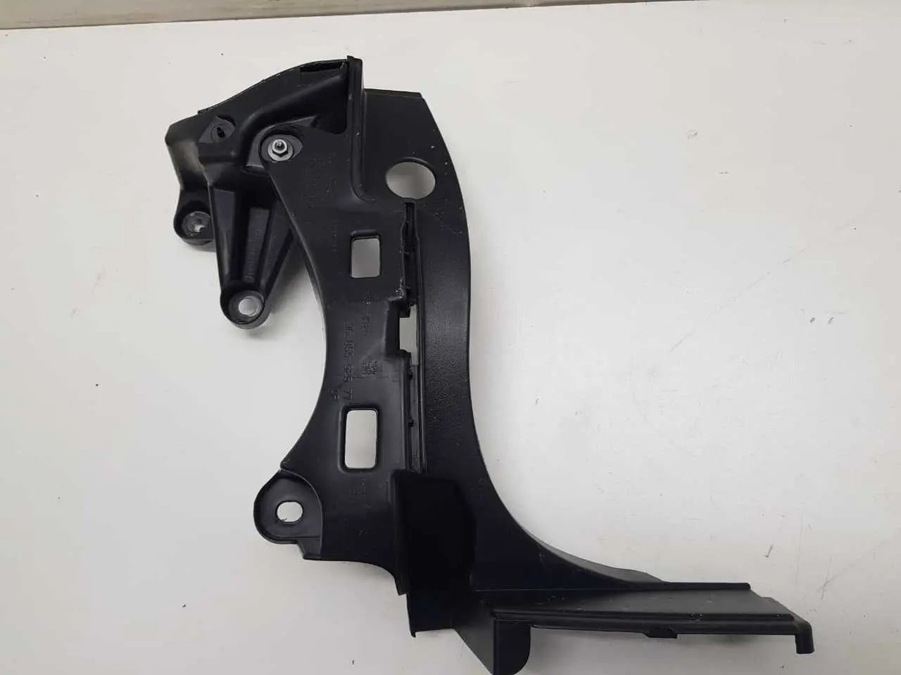 GUIA PARACHOQUE TRASEIRO ESQUERDO PEUGEOT 3008 2011 A 2016