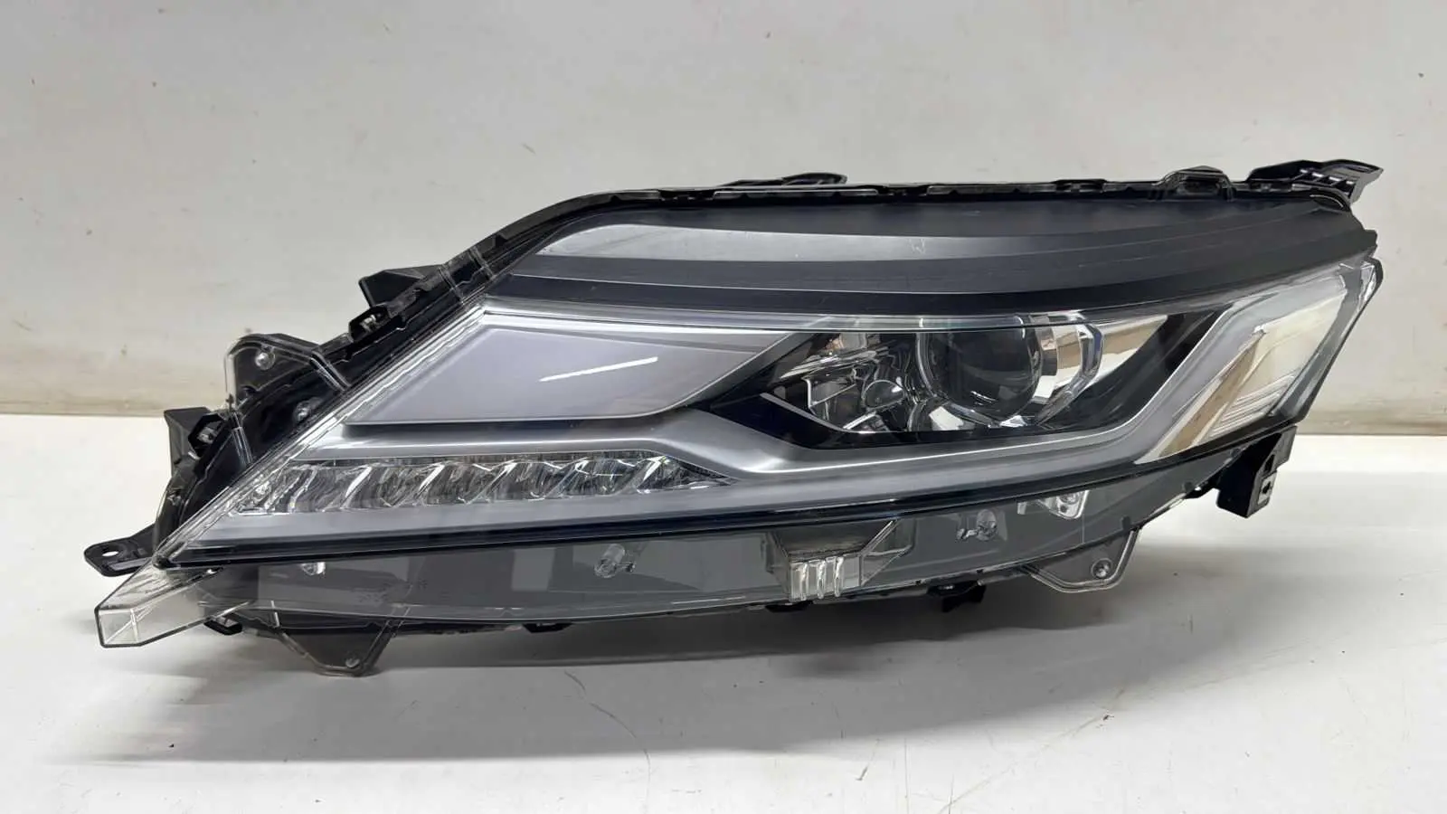 FAROL ESQUERDO PAJERO SPORT 2021 2022 2023 2024 FULL LED