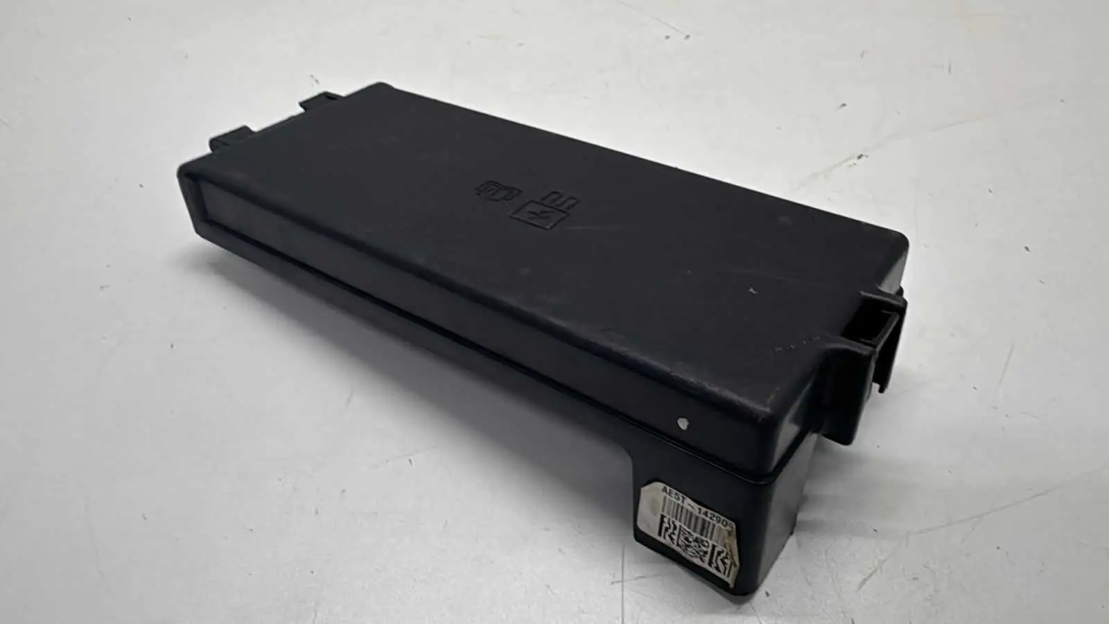 TAMPA CAIXA FUSIVEIS FORD FUSION 3.0 V6 2010 2011 2012