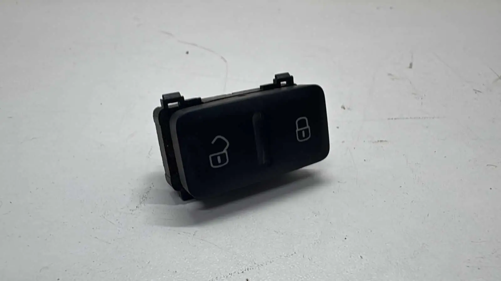 BOTAO TRAVA PORTAS CONSOLE VOLKSWAGEN JETTA 2012 A 2016