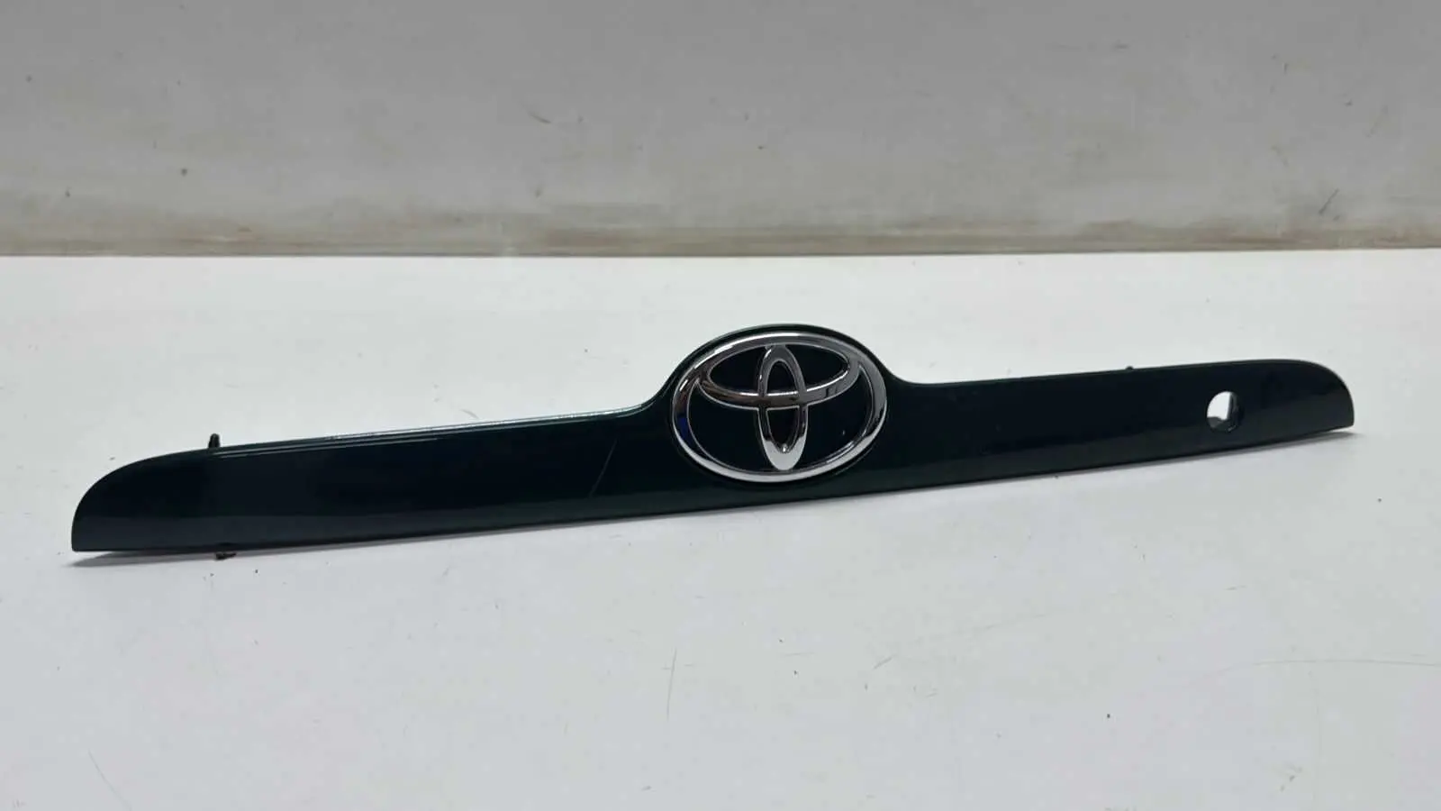 MOLDURA TAMPA TRASEIRA TOYOTA COROLLA 2003 A 2007