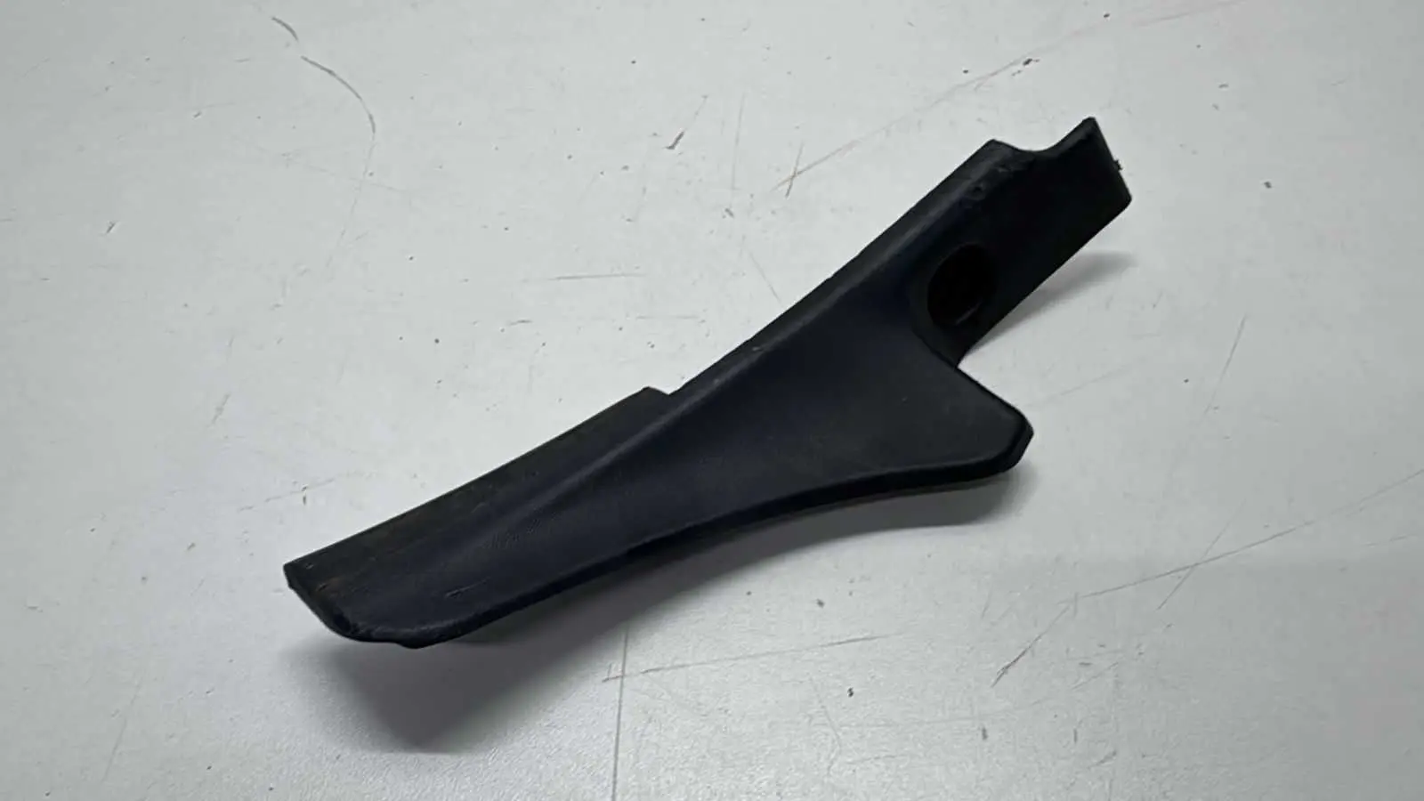 MOLDURA PARALAMA ESQUERDO RENAULT SANDERO 2007 A 2013