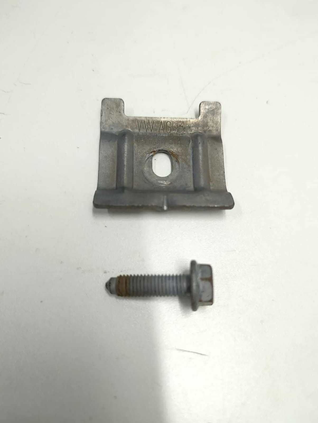 Parafuso Suporte Bateria Jetta Tsi 2011 2012 2013 2014