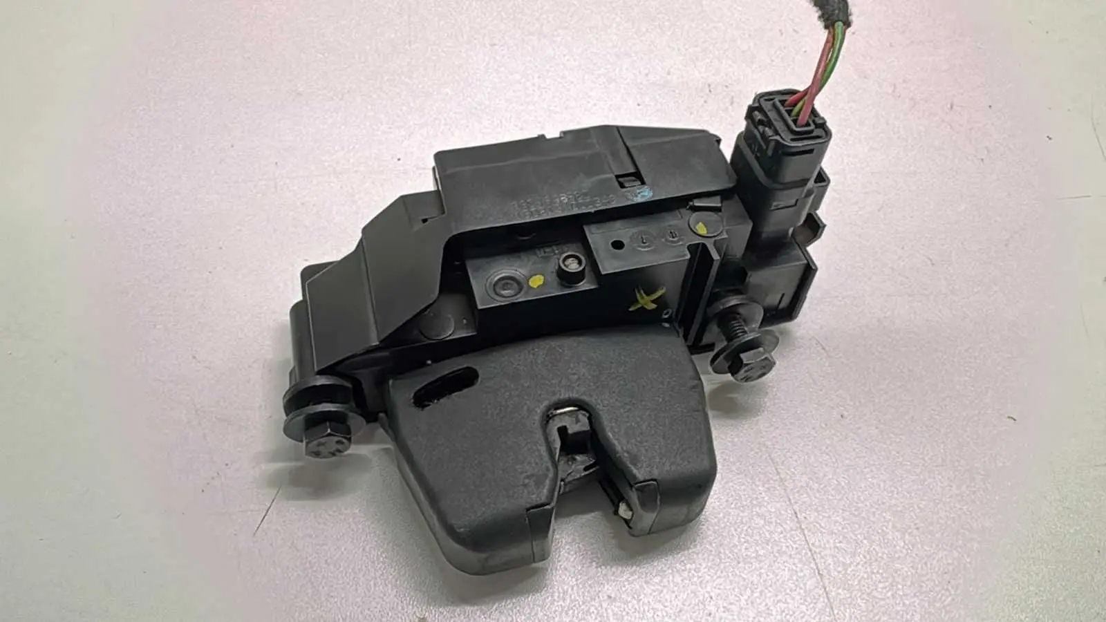 FECHADURA TAMPA TRASEIRA CITROEN C3 2013 A 2019