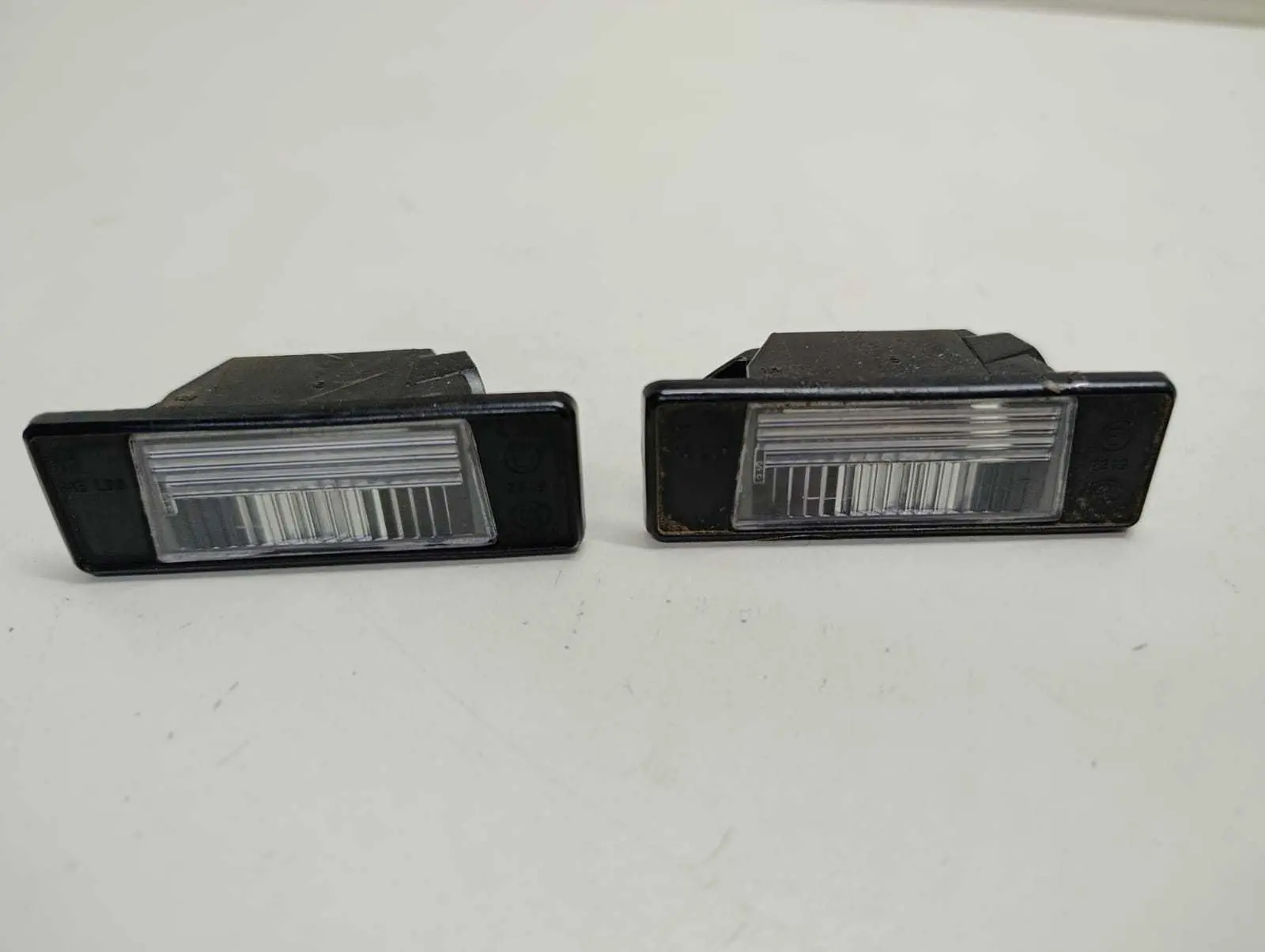 Par Luz Placa Nissan Versa 2014 2016 2017 Original