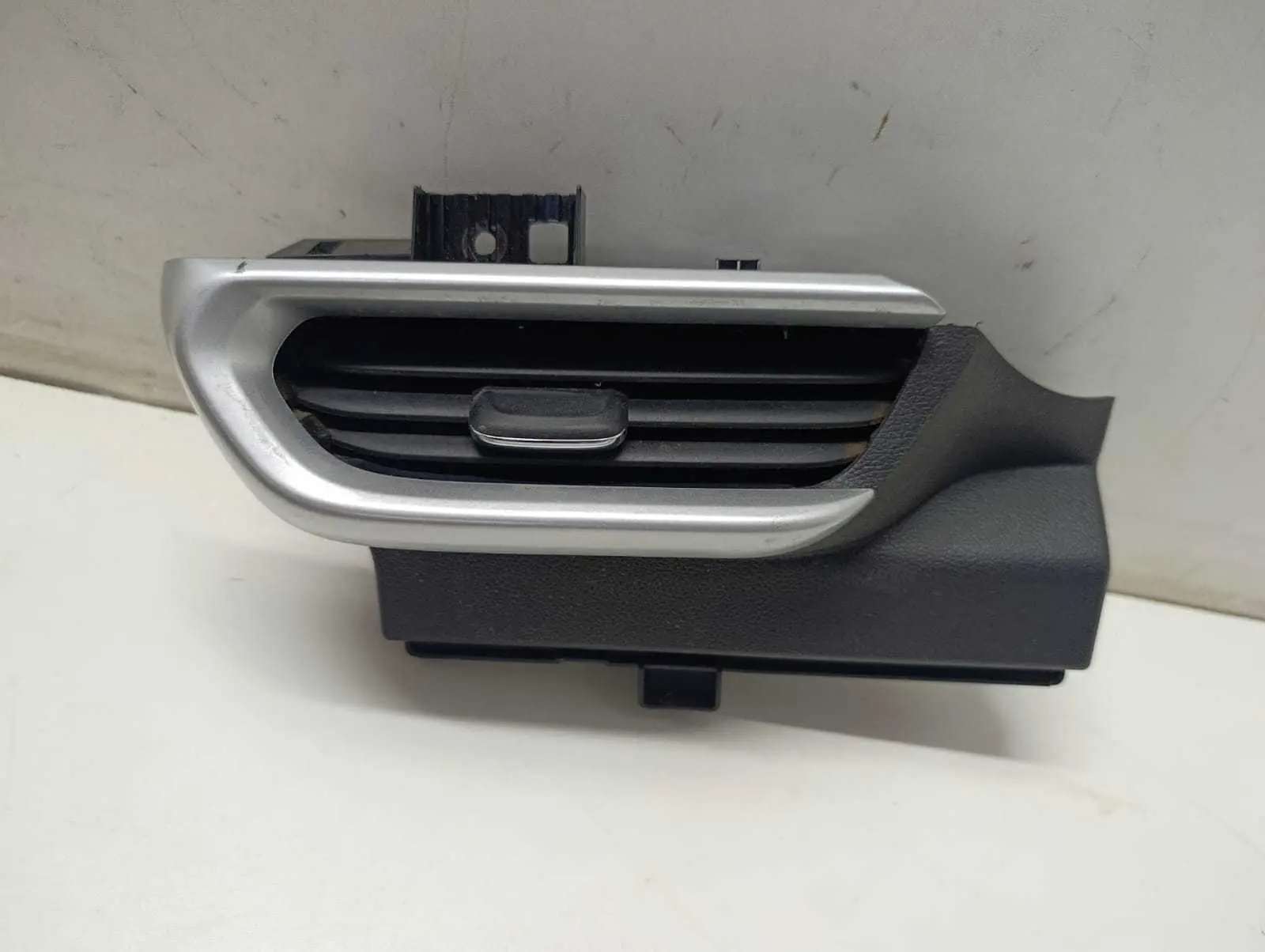 Difusor Ar Esquerdo Chevrolet Tracker 2020 2021 2022 23 2024